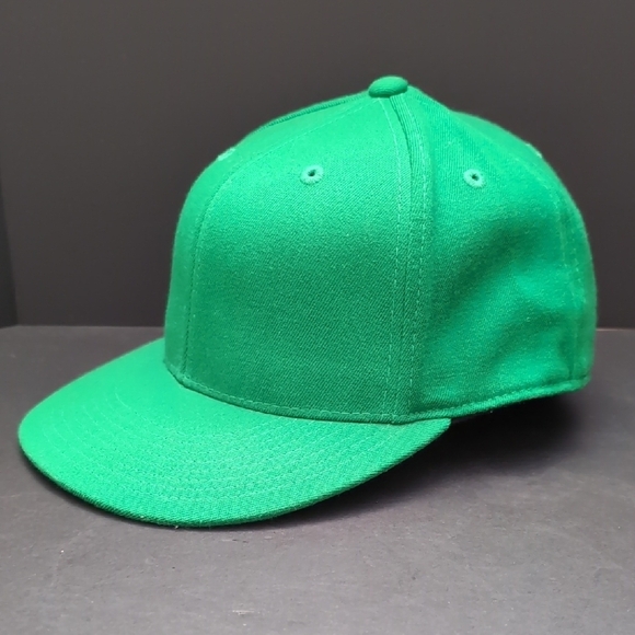 Lids Blank Green Flat Bill 210 Fitted Hat by Flexfit,Size 7 1/4-7 5/8. - Picture 1 of 9